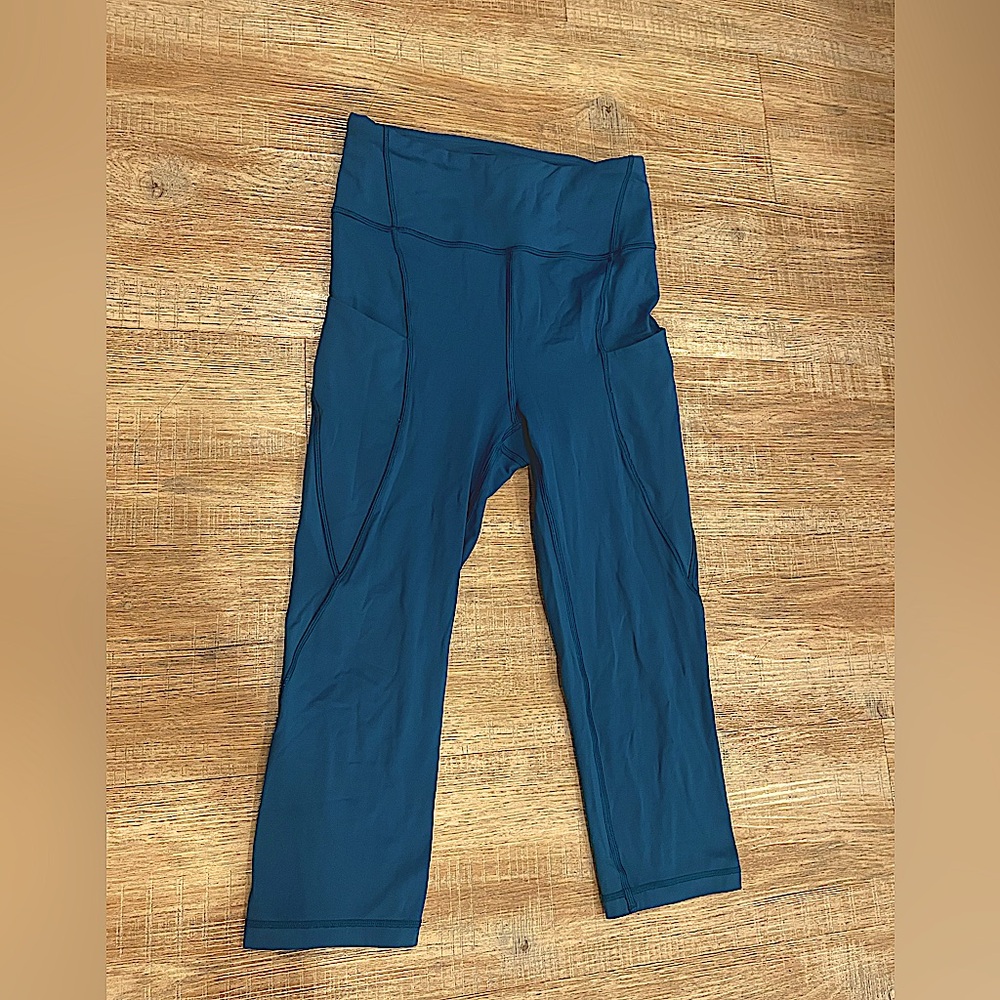 Lululemon Wunder Under Cropped Deep Blue Leggings w/Pockets - Women's Size 4